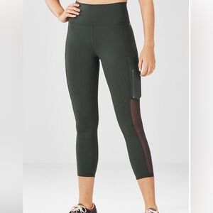 Fabletics On-The-Go PowerHold® High-Waisted Capri - Everglade/green - size M